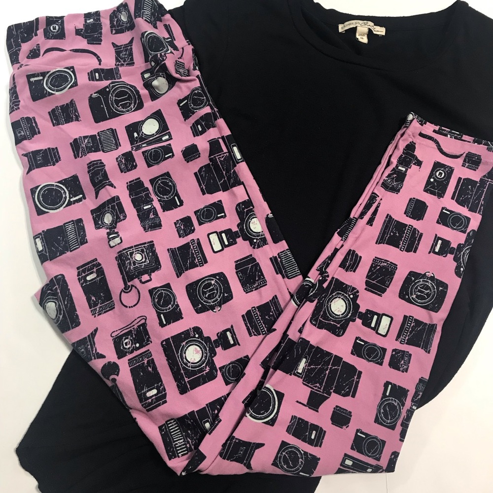 ‼️Lularoe Leggings TC “Mauve Cameras”